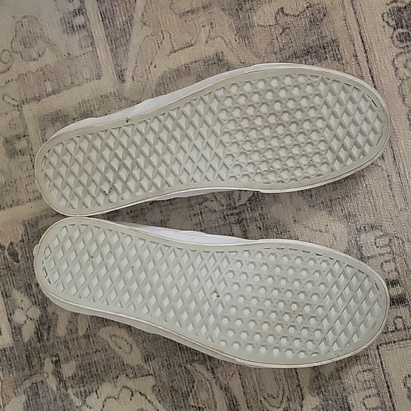 Van's - Picture 2 of 2